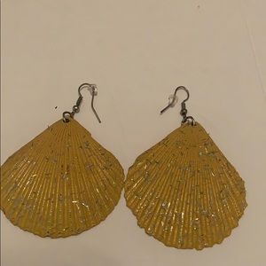 Sea shell dazzling earrings